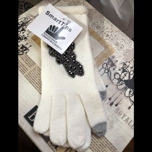 - Smart tips touchscreen compatible gloves